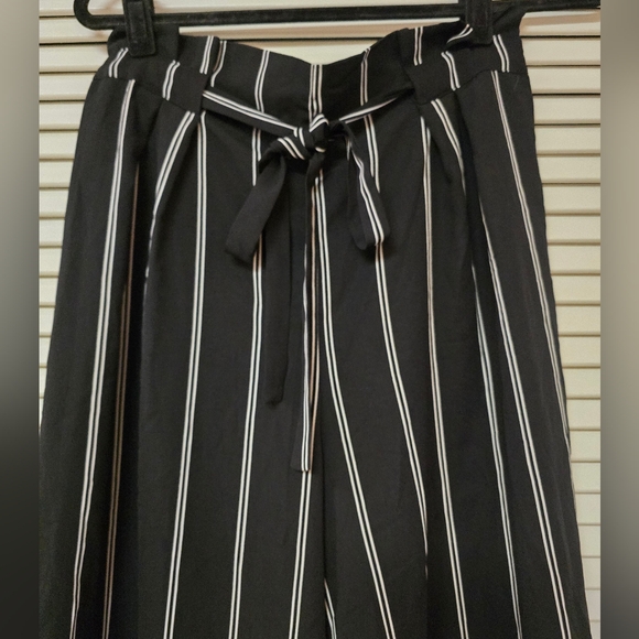 Sienna Sky - Black & White Pinstripe Paper-Bag Lightweight Wide-Leg Pants - Picture 5 of 9